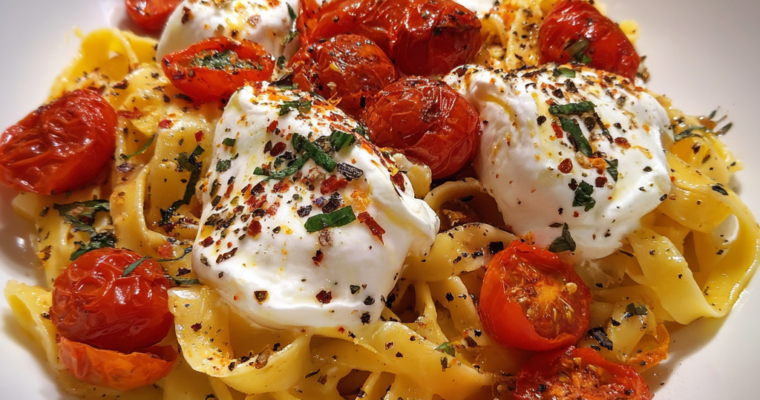 Pâtes crémeuses au burrata & tomates rôties irrésistibles
